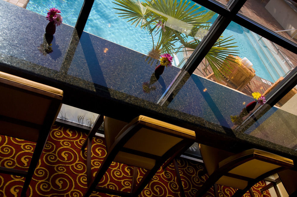 Charlotte Marriott Southpark Hotel Restaurant photo